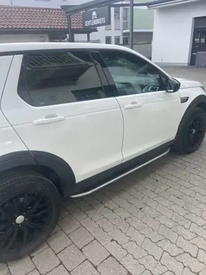 Land Rover Discovery Sport TD4 Aut. HSE Luxury Bild 2