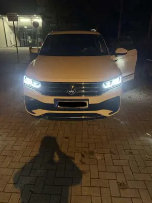 Volkswagen Tiguan 2.0 TDI R-Line Bild 4