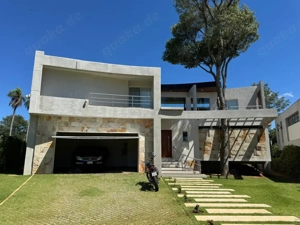 Neubau-Luxus-Villa mit Pool im Raum San Bernardino   Paraguay