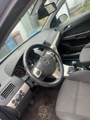 Astra  H erste Zulassung 2008 Bild 4