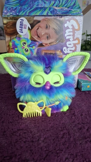 He Furby, macht was du willst und leuchtet im Dunkeln