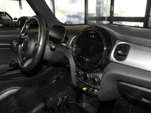 MINI Cooper SE MINI Yours Trim Panorama Kamera PDC Bild 5