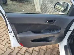 Hyundai i30 i30cw Diesel i30cw 1.6 CRDi Classic Bild 4