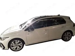 Volkswagen Golf VIII 2.0 TDI DSG R-Line Navi IQ.Light Pano