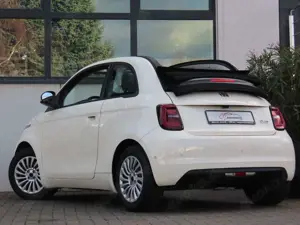 Fiat 500e 42 kWh Cabrio Komfort Paket Service Neu