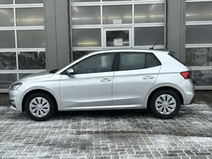 Skoda Fabia Active Shz PDC LED-Licht Nebel USB DAB Bild 2