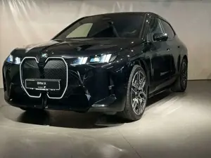 BMW iX xDrive45 M Sportpaket Bild 2