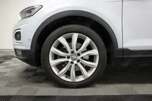 Volkswagen T-Roc 2.0 TDI DSG 4Motion AHK PANO LED ACC NAVI Bild 5