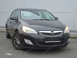 Opel Astra J Lim. Edition