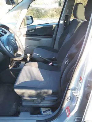 Suzuki SX4 1.9 DDiS DPF 4x2 Comfort Bild 5