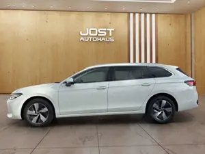Volkswagen Passat Variant Business 1.5 eTSI DSG Navi AHK LED AreaView ACC Bild 3