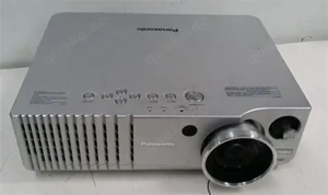 Beamer Panasonic PT-AE700E