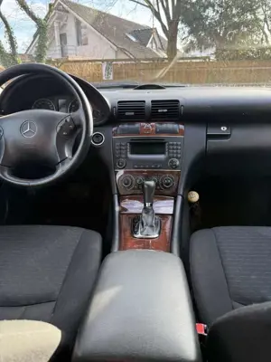 Mercedes-Benz C 230 7G-TRONIC Elegance Bild 3