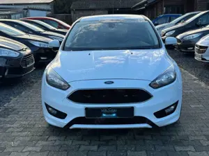 Ford Focus Lim. Titanium Automatik,Navi,Leder