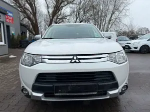 Mitsubishi Outlander Diamant 4WD AHK°1-HAND°RFK°NAVI°TLEDER Bild 2