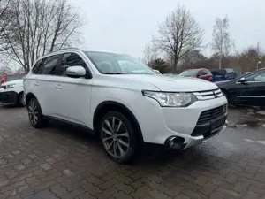 Mitsubishi Outlander Diamant 4WD AHK°1-HAND°RFK°NAVI°TLEDER Bild 3
