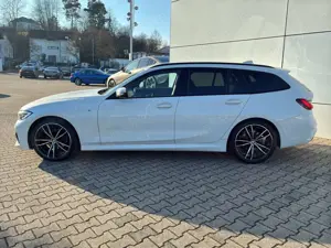 BMW 320 i Touring M Sport SHZ+GRA+Live Cockpit Bild 3