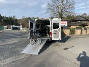 Volkswagen Crafter 35 MR Hochdach Rollstuhlumbau, Rampe, Rollstuhlpla