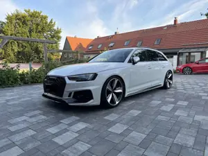 Audi RS4 Pano, HeadUp, BO, Massage, Dyna. RS-AGA, Kein Opf