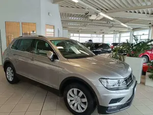 Volkswagen Tiguan 2.0 TDI Sound ACC AHZV Spurwechsela. Navi