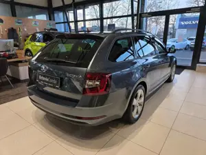 Skoda Octavia Combi 1.8 TSI DSG Clever Bild 4