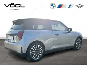 MINI Cooper SE Classic Trim Head-Up Panoramadach Bild 4