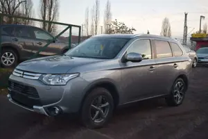Mitsubishi Outlander Style+ Instyle 4WD Bild 3