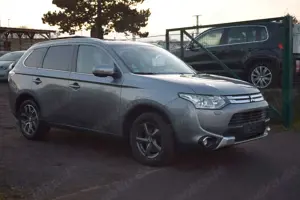 Mitsubishi Outlander Style+ Instyle 4WD Bild 2
