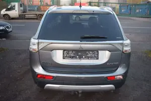 Mitsubishi Outlander Style+ Instyle 4WD Bild 4