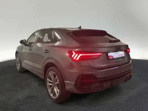 Audi Q3 S line 45 e S tr. LED NAVI Bild 3