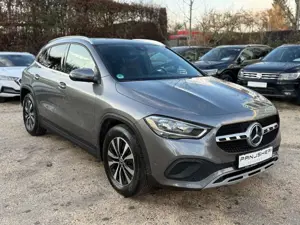 Mercedes-Benz GLA 200 GLA200d 4Matic 8G-DCT Style Navi Leder 1.Hand
