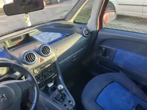 Peugeot 1007 110 Sport Bild 4