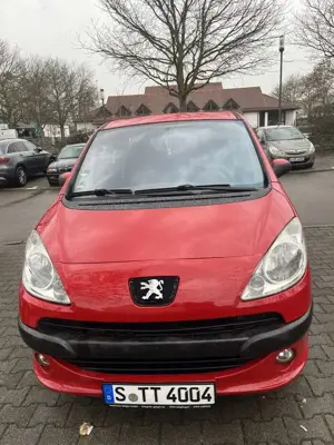 Peugeot 1007 110 Sport Bild 2