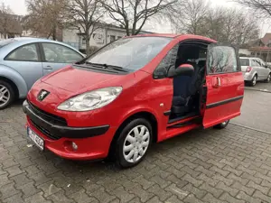 Peugeot 1007 110 Sport Bild 3