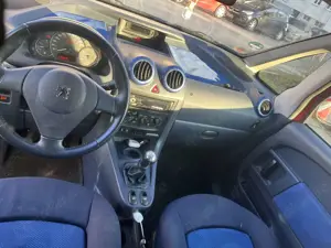 Peugeot 1007 110 Sport Bild 5