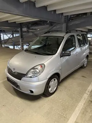 Toyota Yaris 1.3 linea sol