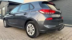 Hyundai i30 +TÜV+GARANTIE+NAVI+KAMERA+PARKS+ANHÄNG.+1HAND Bild 3