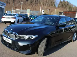 BMW 320 i T.M Sport PanoD.AHK ACC HUD Lenkradh.Park+ Bild 4