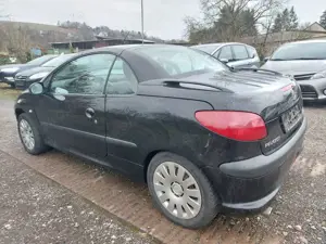 Peugeot 206 206 CC 135 Platinum ALÜ,LEDER,KLIMATRONIK Bild 2