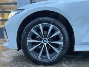 BMW 318 i GLASDACH HK PDC SHZG. LIVE COCKPIT + Bild 3