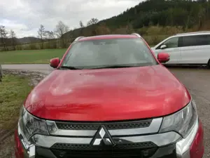 Mitsubishi Outlander Outlander Plug-In Hybrid 2.4 4WD Plug-In Hybrid Top SD AHK NR sehr guter Zustan Bild 2