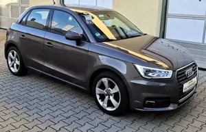 Audi A1 Sportback sport*NAVI*BiXenon*SiHzg*ALU*KLIMAUT*PDC Bild 2