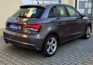 Audi A1 Sportback sport*NAVI*BiXenon*SiHzg*ALU*KLIMAUT*PDC Bild 3
