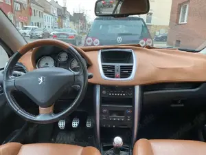 Peugeot 207 207 CC 120 VTi Sport Bild 4