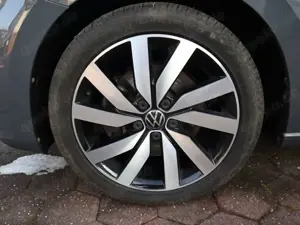 Volkswagen Touran Highline 1.5 TSI DSG APP/NAVI/PANO Bild 4