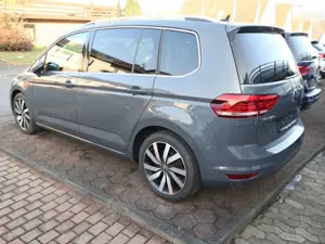 Volkswagen Touran Highline 1.5 TSI DSG APP/NAVI/PANO Bild 5
