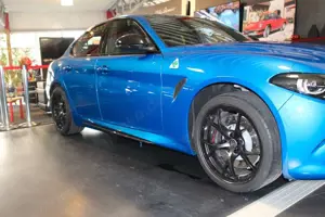 Alfa Romeo Giulia Quadrifoglio Kohlefaser/Sparco/Akrapo Bild 3