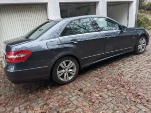 Mercedes-Benz E 350 E 350 CDI DPF BlueEFFICIENCY 7G-TRONIC Avantgarde Bild 4