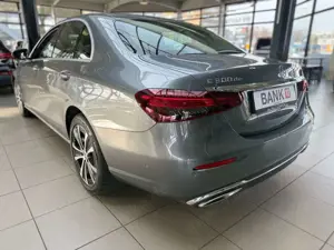Mercedes-Benz E 300 E Limousine, Automatik, SHZ, Navi, Hybrid Bild 2