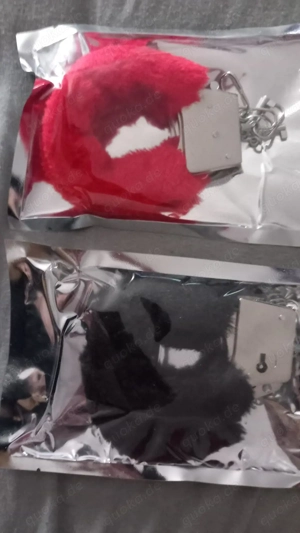 Plüsch Handschellen rot oder schwarz